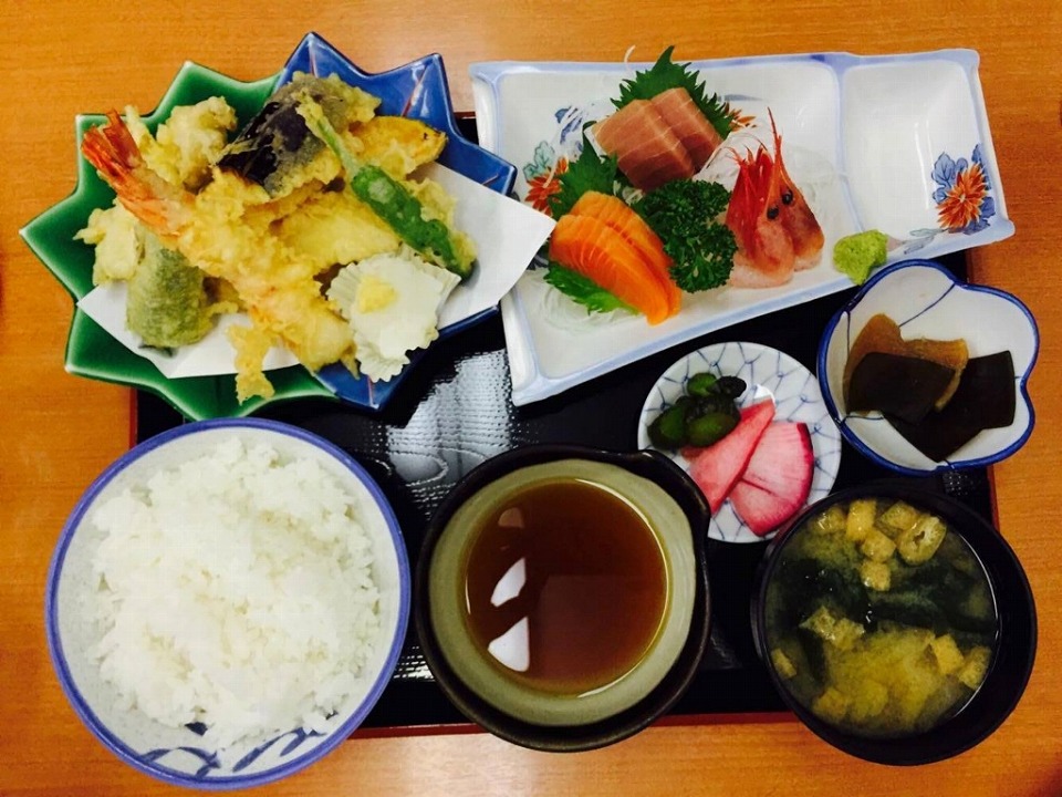 The Sashimi Teishoku meal at Nihontei.