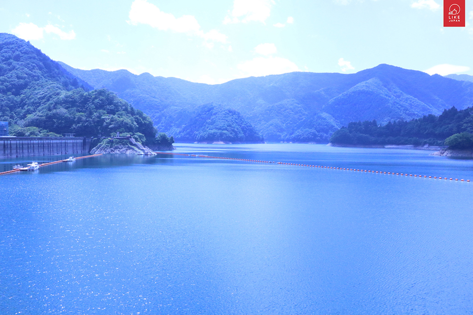 The scenery of Lake Okutama