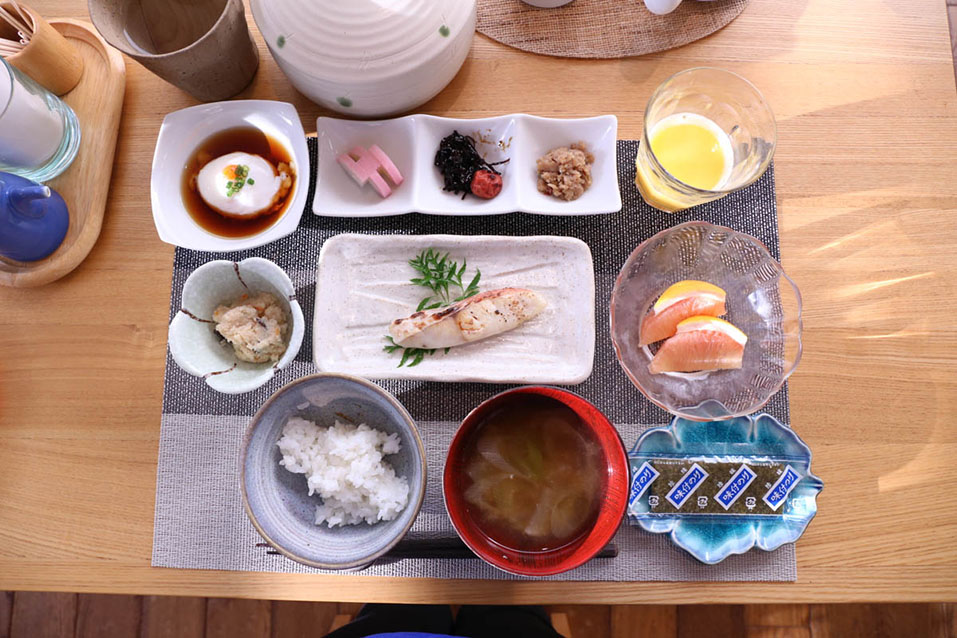朝食