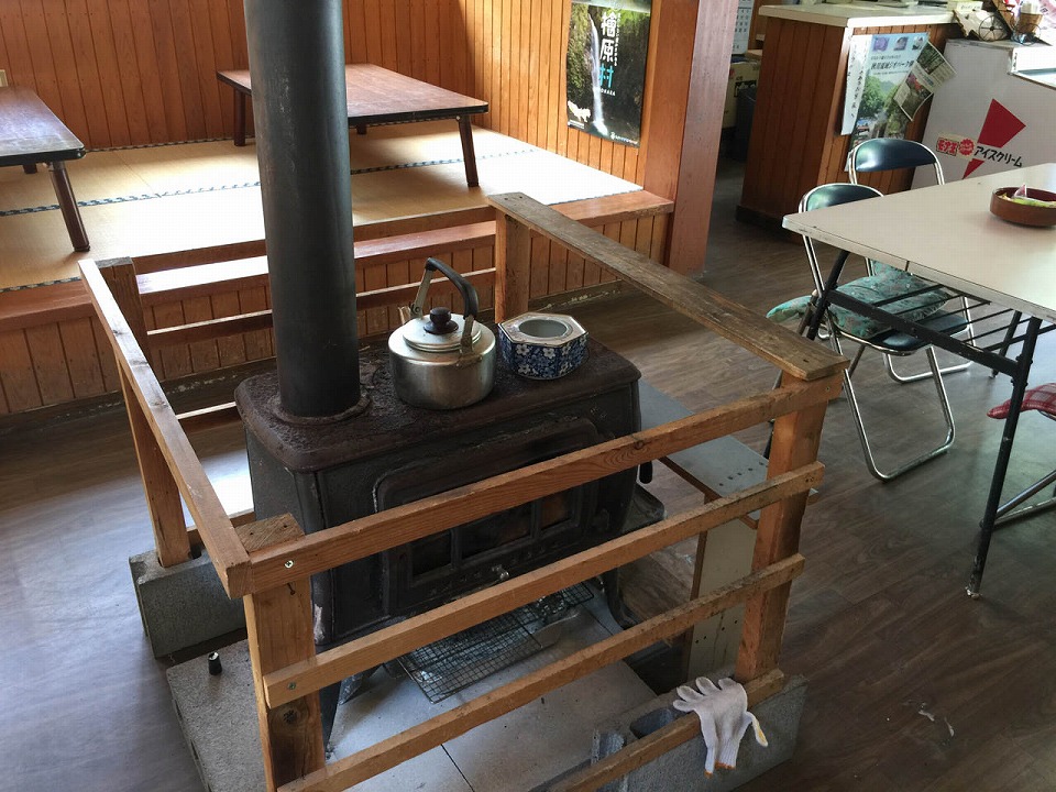 神戸国際マス釣場　食堂