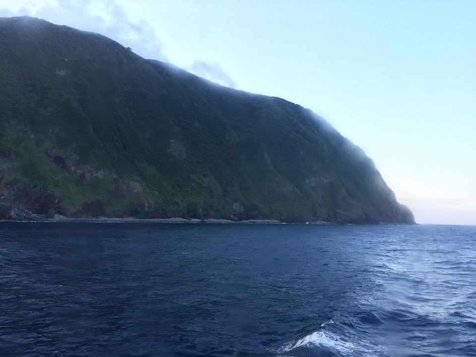 御蔵島の海
