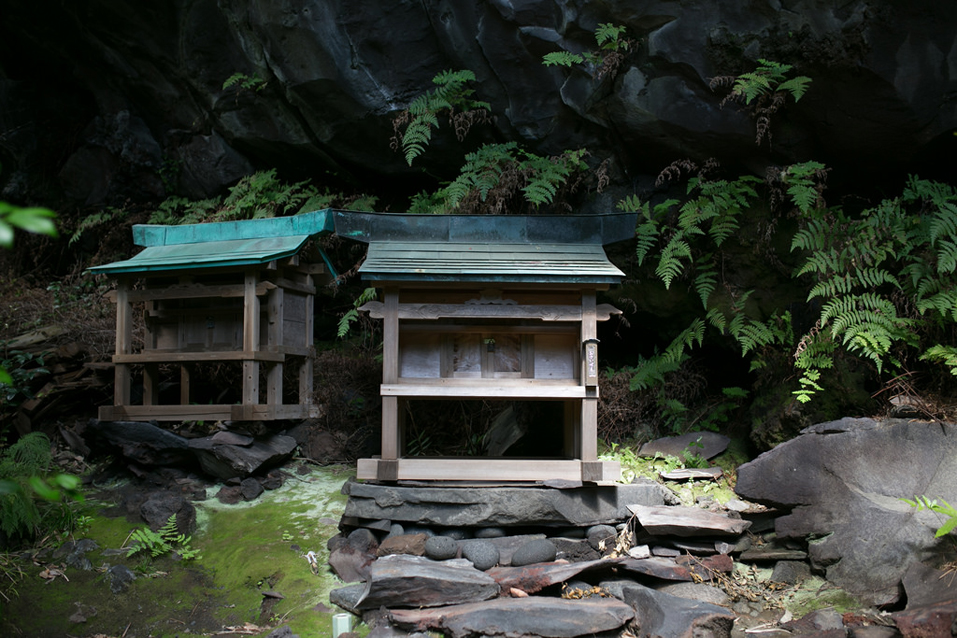 椎取神社　新しい本殿