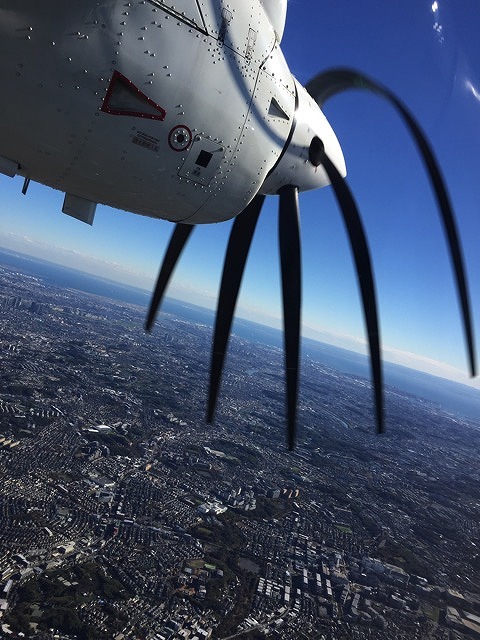 小型機で新島へ