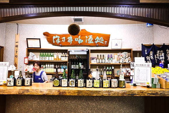 利き酒のカウンター