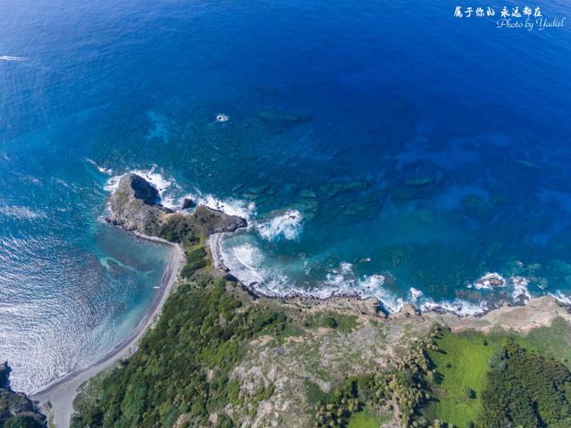 The curved coastline