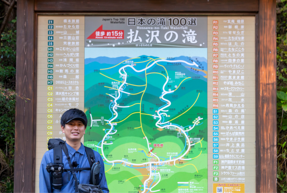 バス停から払沢の滝へは徒歩15分