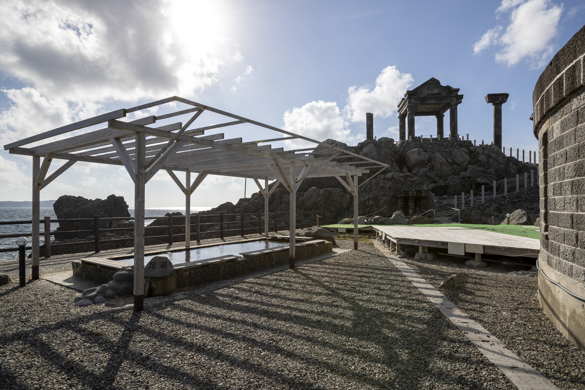 古代ギリシア建築風の温泉