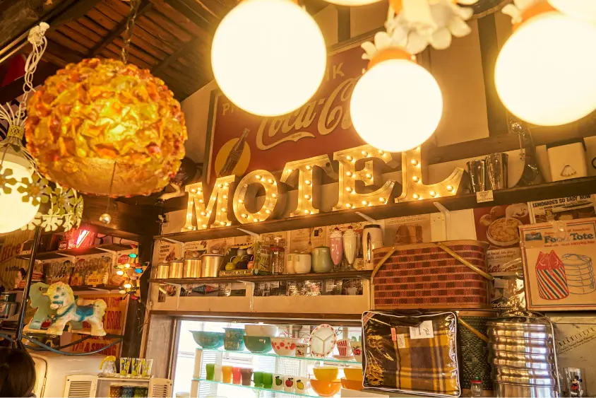 店内は50’s~60’sのアメリカの雰囲気が感じられます