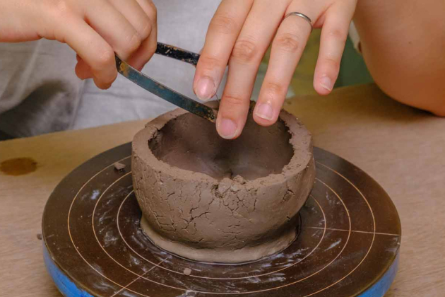 さまざまな道具を使い形を作る