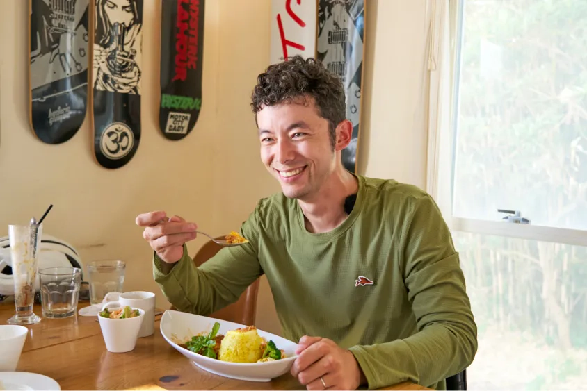 食事を楽しむけんたさん