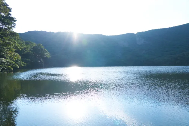 日差しによって水面がキラキラ輝く