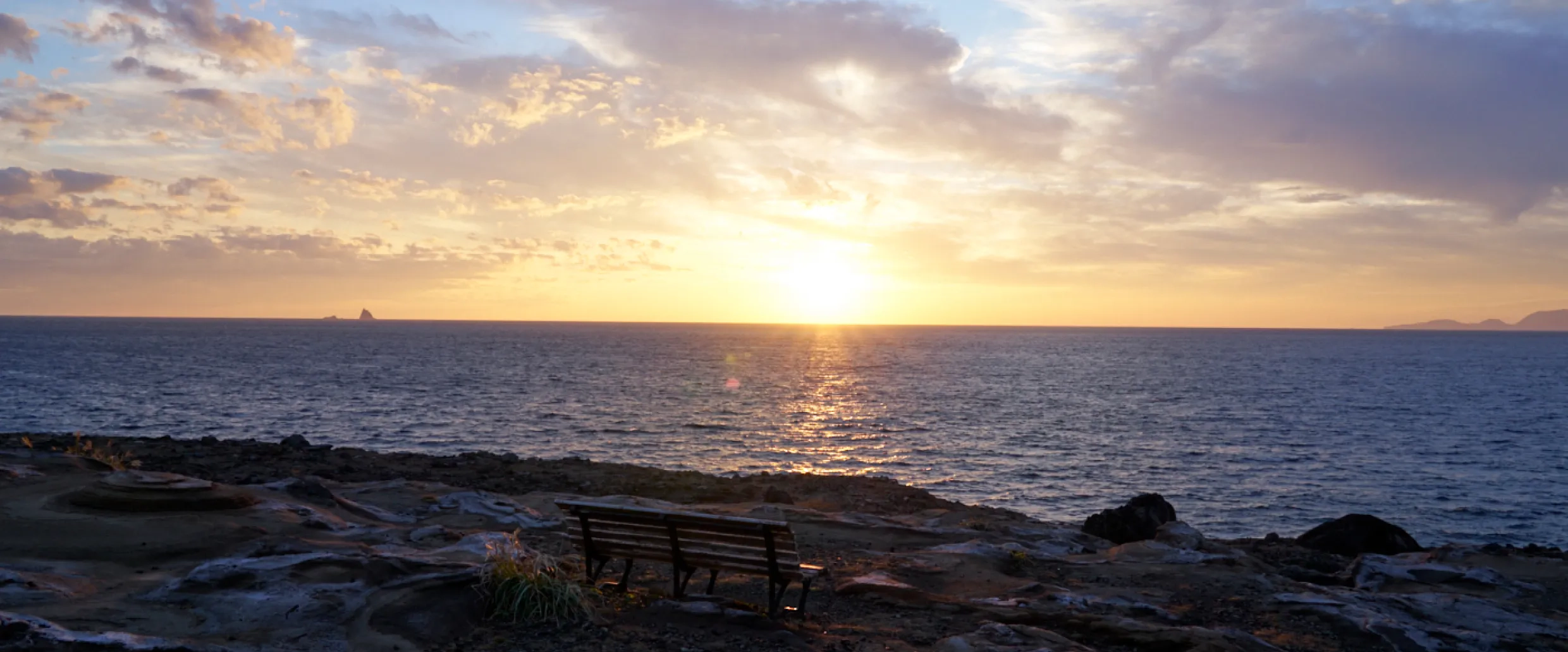 海と夕日の景色