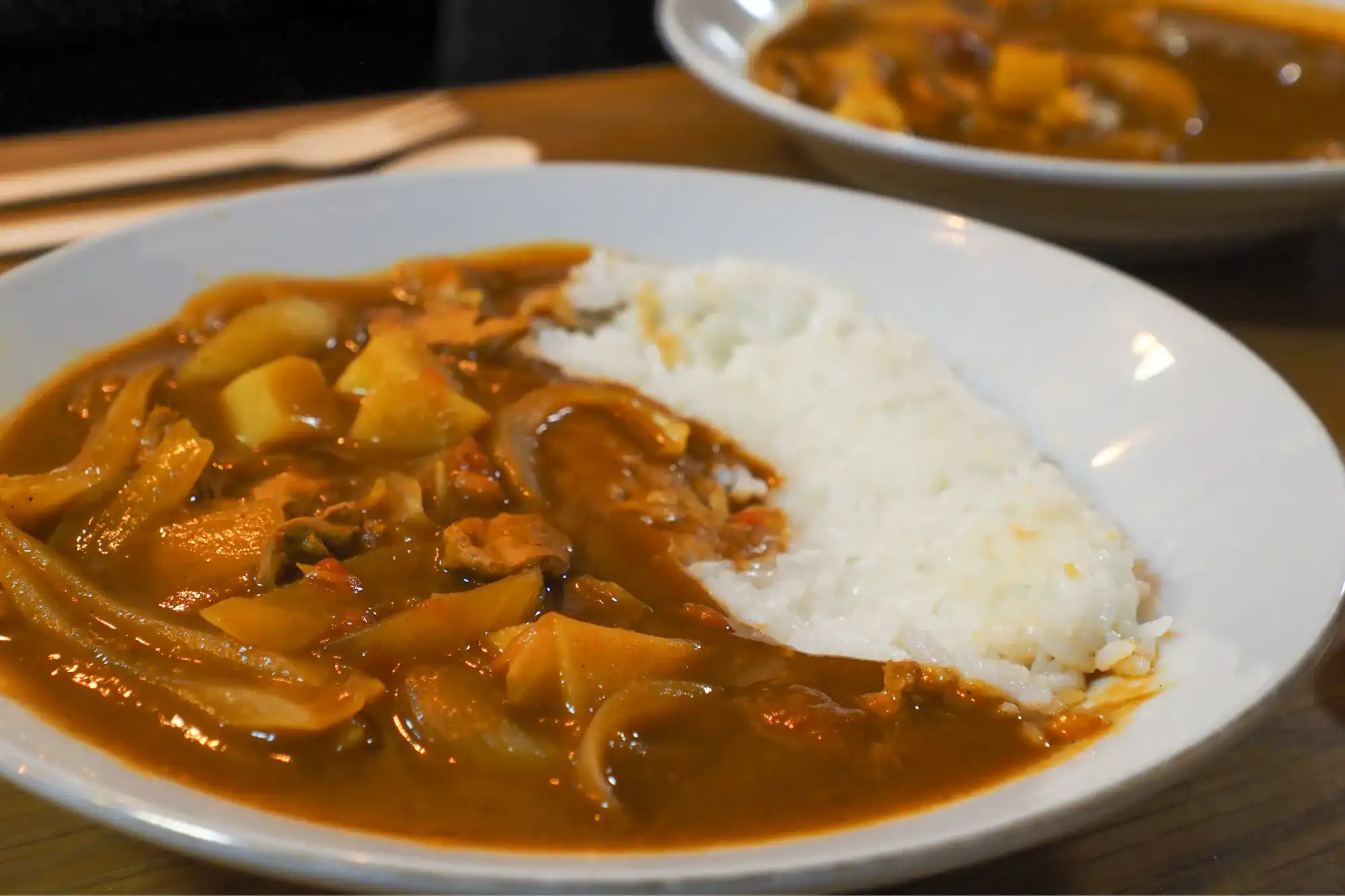 先程購入した食材と持ち込んだカレールーで作ったカレー