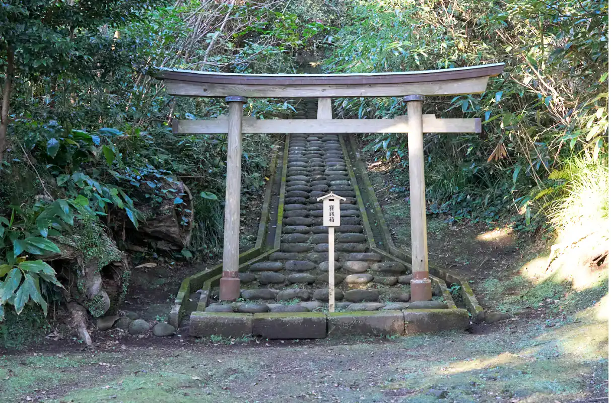阿豆佐和気命神社本宮の外観