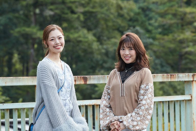 ハナコラボパートナーの村上紗由季さん(左)、土屋志織さん(右)。