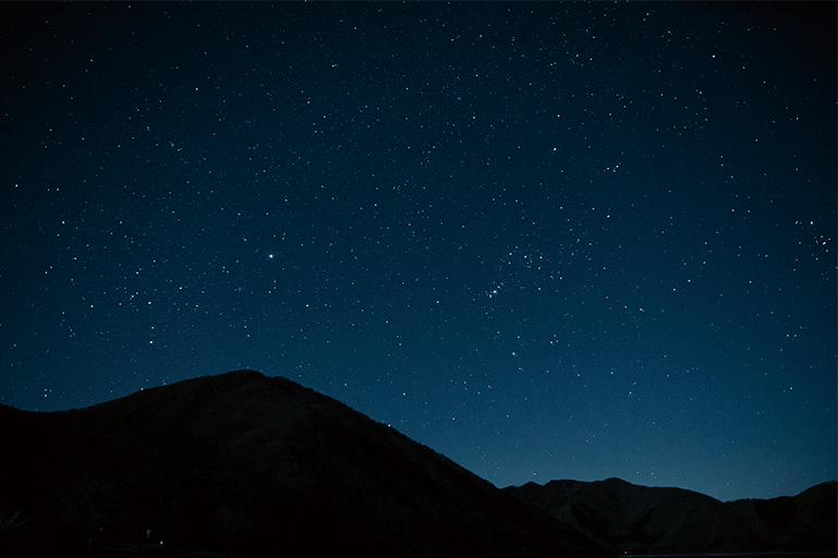 東京都内でありながら、町の94%が山林である奥多摩町だからこそクリアに見られる星空。外灯の少ない奥多摩湖周辺は、天気が良ければプラネタリウムのよう。