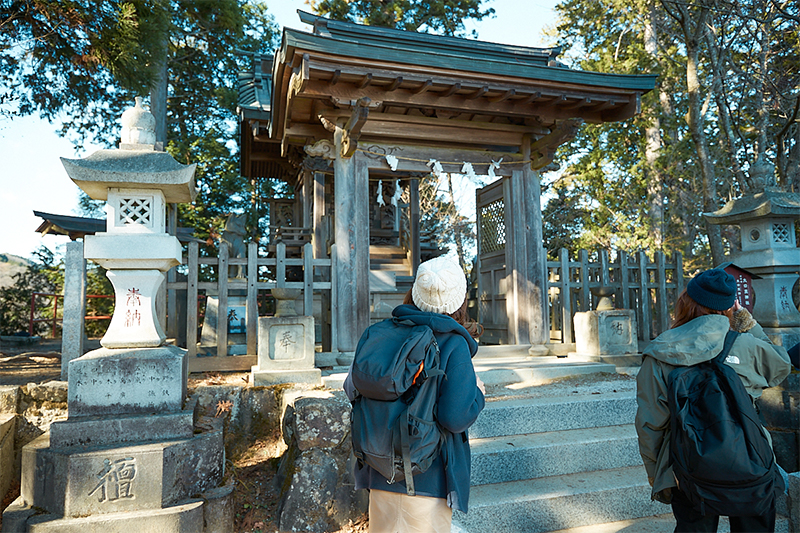 本殿のまわりには数々の摂社・末社が。