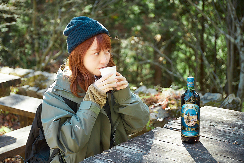あたたかいワインを飲んでほっと一息。